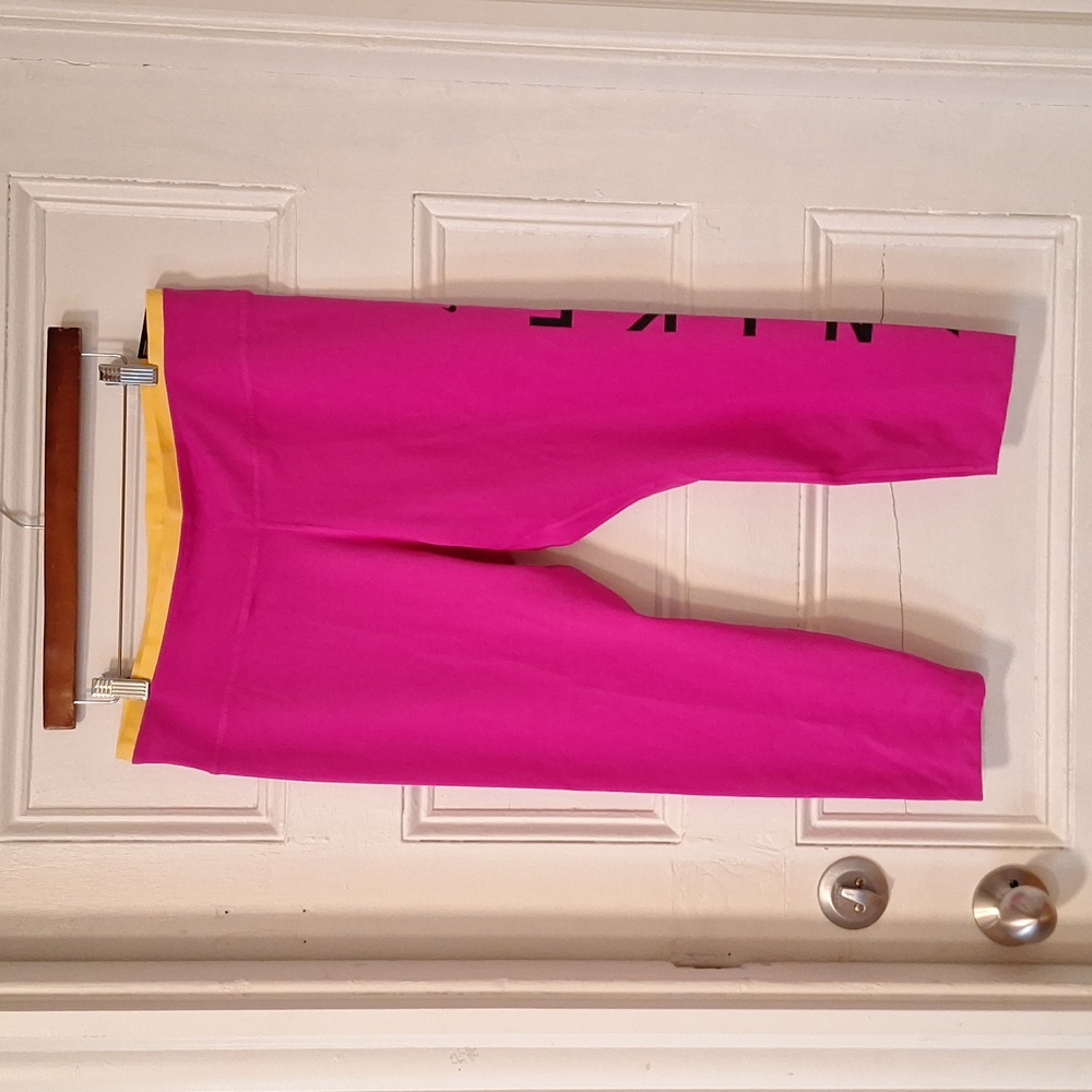 NWT NIKE Crop Leggings Size XXL